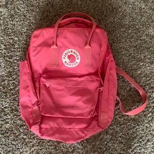 fjallraven kanken backpack!!
